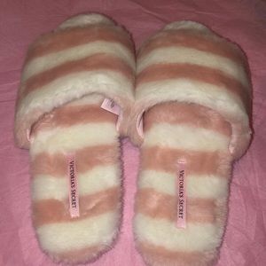 Victoria’s Secret Slippers L